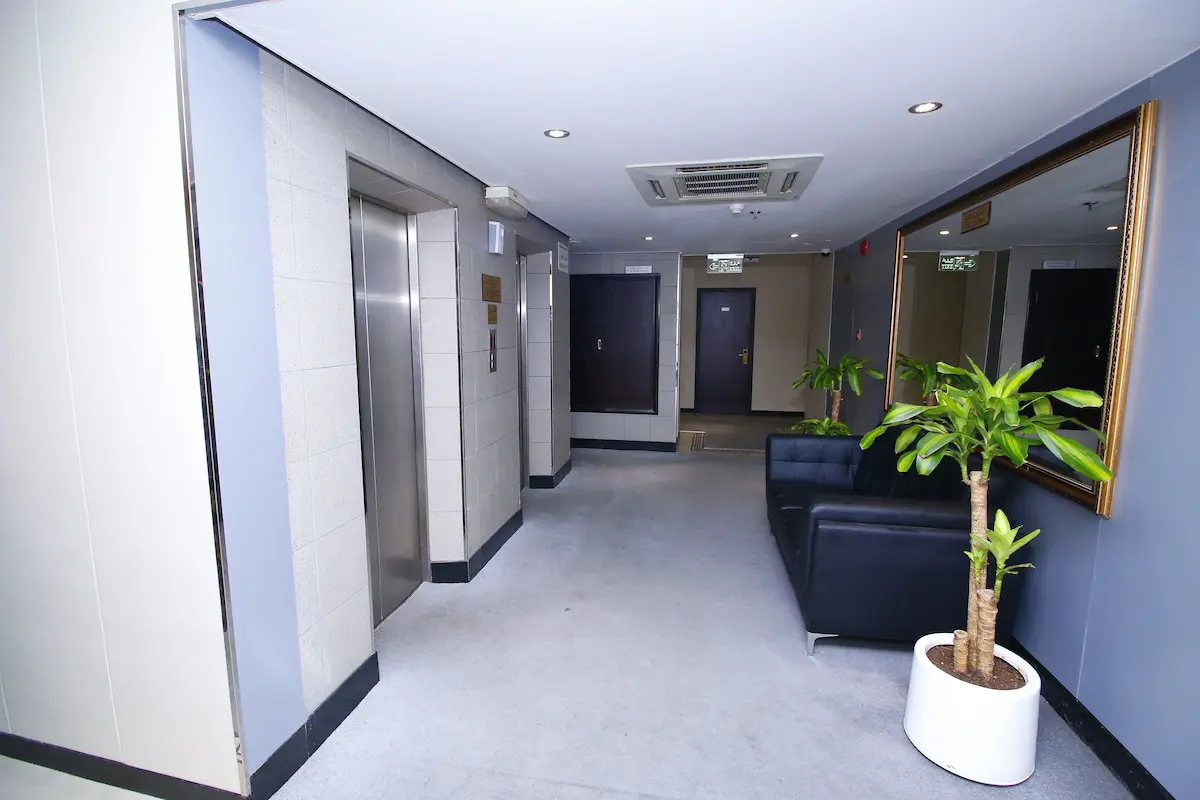 راهرو و آسانسور هتل رویال فالکون دبی